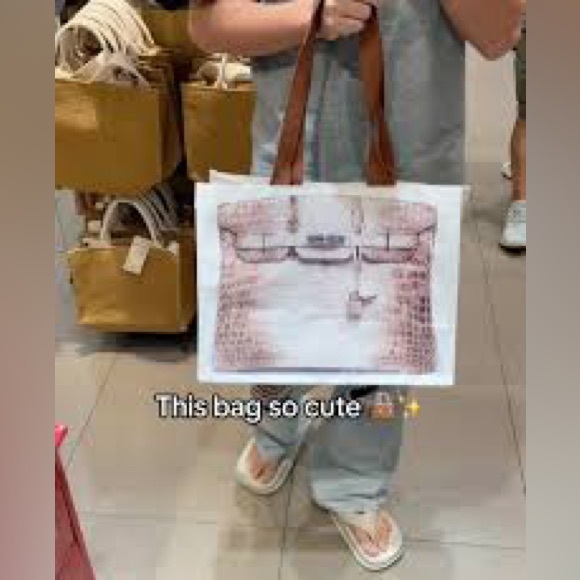 Croc "Print" Reusable Shopping Tote in Himalayan - Picture 11 of 12